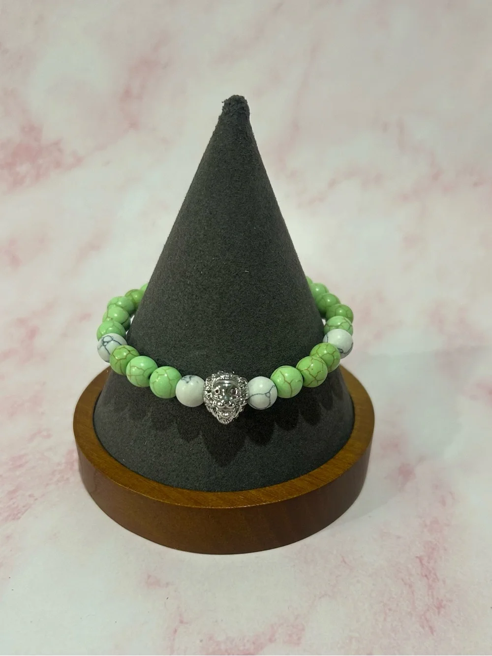 Green and White Beaded Lion Head Stretch Bracelet